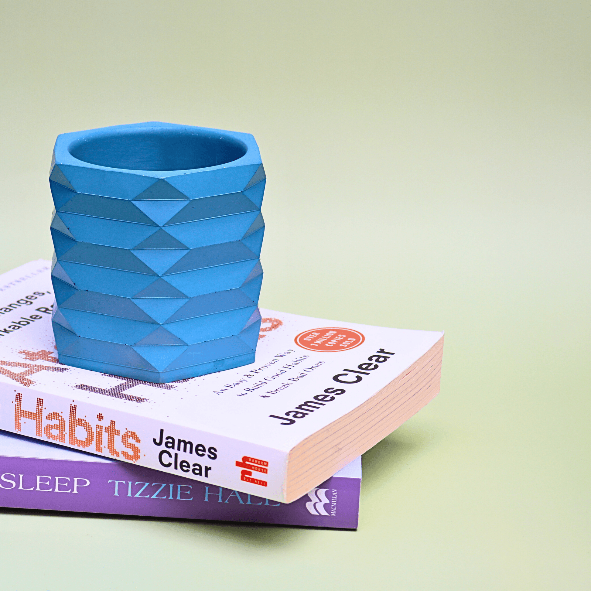 Concrete desk organisers for professionals